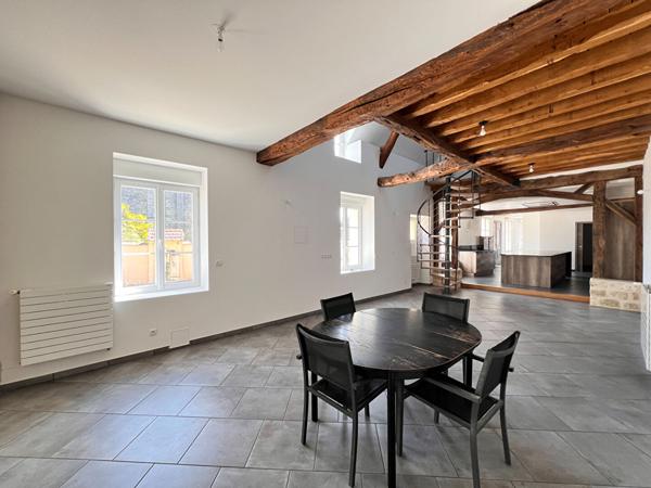 NOAILLES PROCHE MAISON LONGERE, 8 PIECES- SEJOUR TRIPLE-5 CHAMBRES- DEPENDANCE-JARDIN