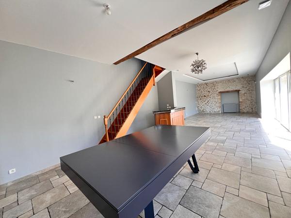 NOAILLES PROCHE MAISON LONGERE, 8 PIECES- SEJOUR TRIPLE-5 CHAMBRES- DEPENDANCE-JARDIN