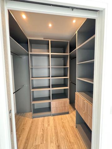 NOAILLES PROCHE MAISON LONGERE, 8 PIECES- SEJOUR TRIPLE-5 CHAMBRES- DEPENDANCE-JARDIN