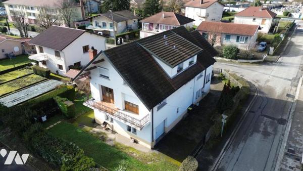 Appartement à avec cour et garage