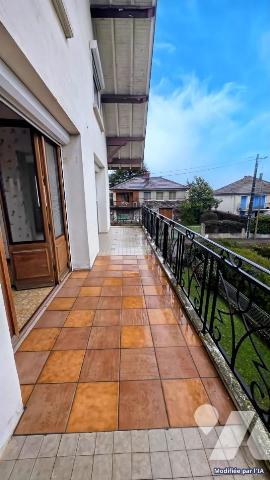 Appartement à avec cour et garage