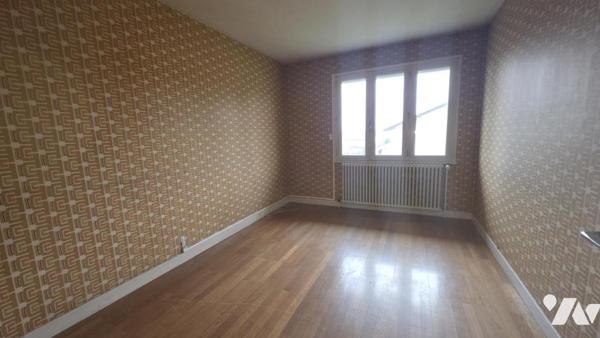 Appartement à avec cour et garage