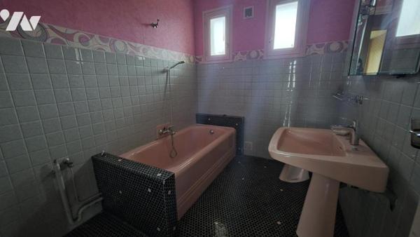 Appartement à avec cour et garage