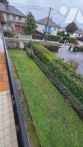 Appartement à avec cour et garage