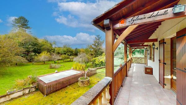 Maison périgourdine 5 pièces de 142 m2 sur 6515m2 de terrain et bois