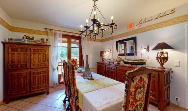 Maison périgourdine 5 pièces de 142 m2 sur 6515m2 de terrain et bois