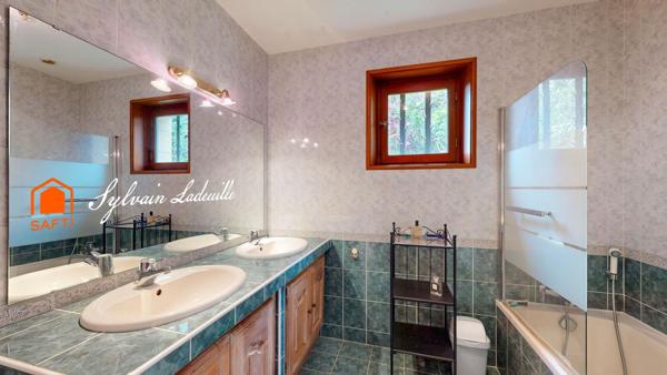 Maison périgourdine 5 pièces de 142 m2 sur 6515m2 de terrain et bois