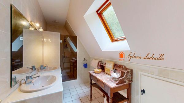 Maison périgourdine 5 pièces de 142 m2 sur 6515m2 de terrain et bois