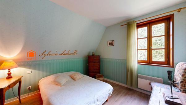 Maison périgourdine 5 pièces de 142 m2 sur 6515m2 de terrain et bois