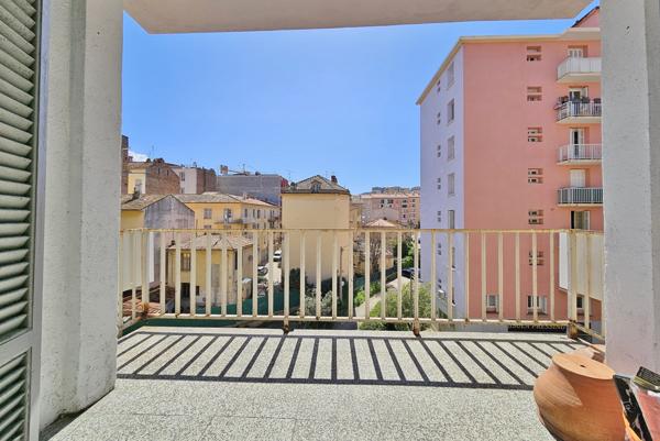 AJACCIO Saint Jean - joli T3 traversant  Ajaccio (20090)