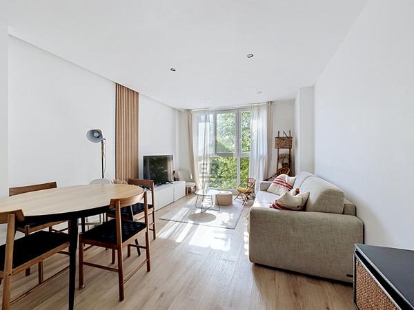 Appartement A vendre à Suresnes 3 pièce(s) 61.6 m2