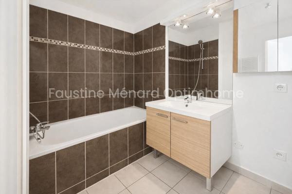 Appartement 2 pièces récent, balcon, parking en sous-sol, DPE C