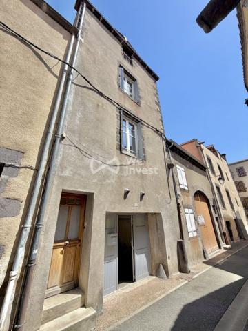 Maison de ville de type 4 avec garage et spa.