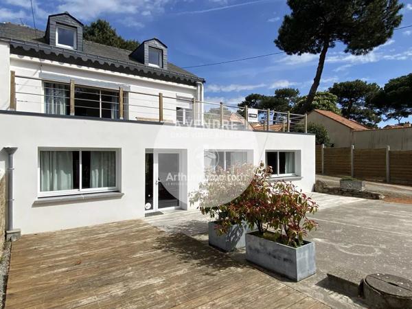 Vente                                                      Maison
                        
                     9 pièces                      250 m2                     à Saint-Brevin-les-Pins