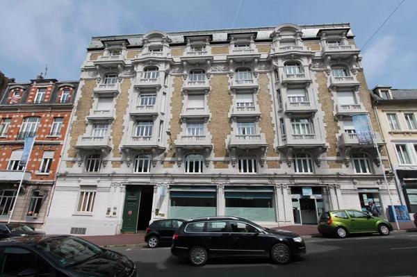 RARE À LA VENTE – Magnifique appartement haussmannien entièrement rénové en 2024