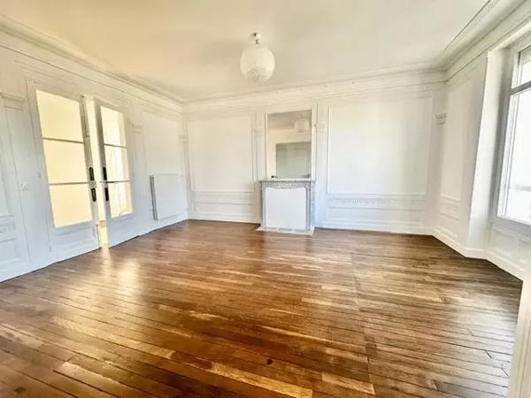 RARE À LA VENTE – Magnifique appartement haussmannien entièrement rénové en 2024
