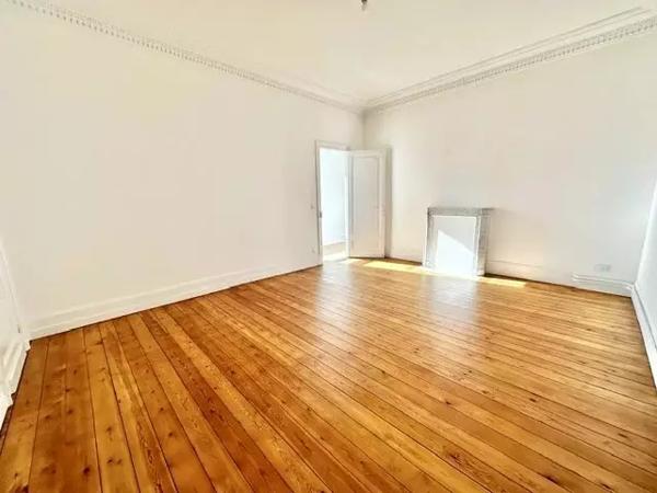 RARE À LA VENTE – Magnifique appartement haussmannien entièrement rénové en 2024