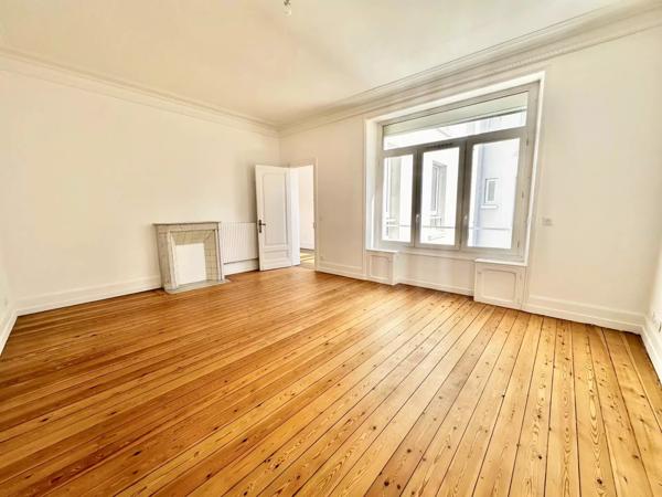 RARE À LA VENTE – Magnifique appartement haussmannien entièrement rénové en 2024