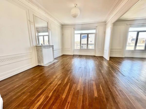 RARE À LA VENTE – Magnifique appartement haussmannien entièrement rénové en 2024
