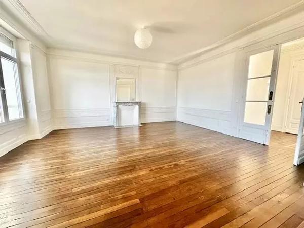 RARE À LA VENTE – Magnifique appartement haussmannien entièrement rénové en 2024