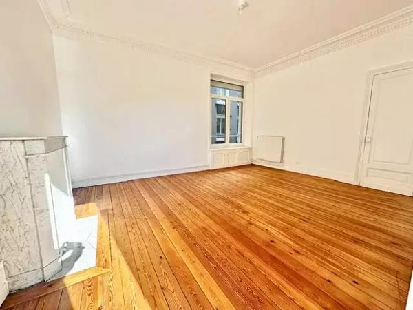 RARE À LA VENTE – Magnifique appartement haussmannien entièrement rénové en 2024