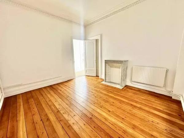 RARE À LA VENTE – Magnifique appartement haussmannien entièrement rénové en 2024