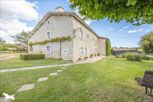 Maison à vendre |  Mazières-sur-Béronne |  10 pièces | 254 m²