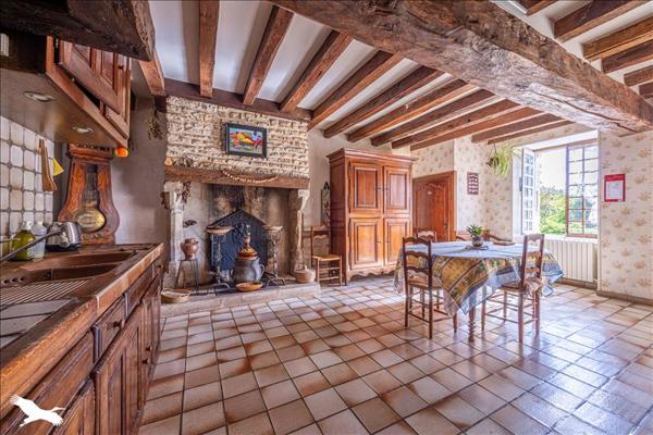 Maison à vendre |  Mazières-sur-Béronne |  10 pièces | 254 m²