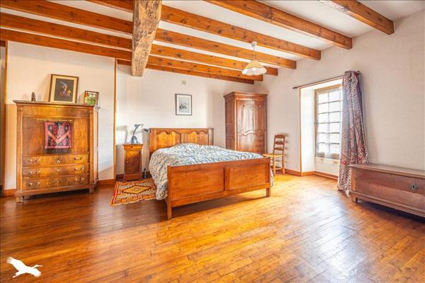 Maison à vendre |  Mazières-sur-Béronne |  10 pièces | 254 m²