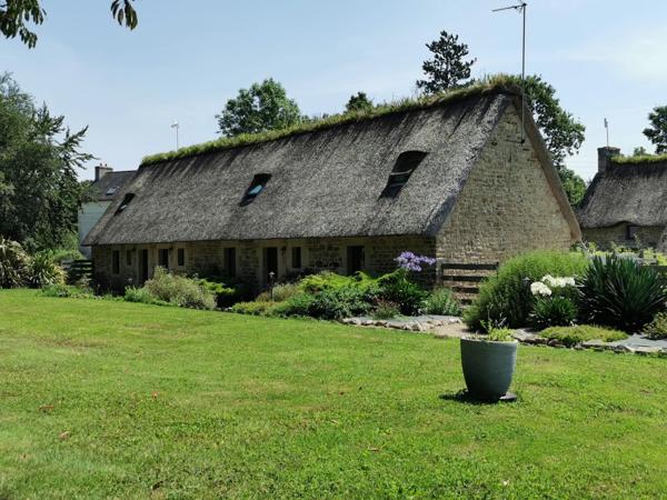 Propriete à vendre 12 pièces RIEC SUR BELON (29) Chaumières - 4 logements - Terrain de 5600m²