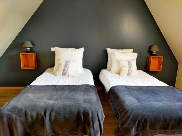 Propriete à vendre 12 pièces RIEC SUR BELON (29) Chaumières - 4 logements - Terrain de 5600m²