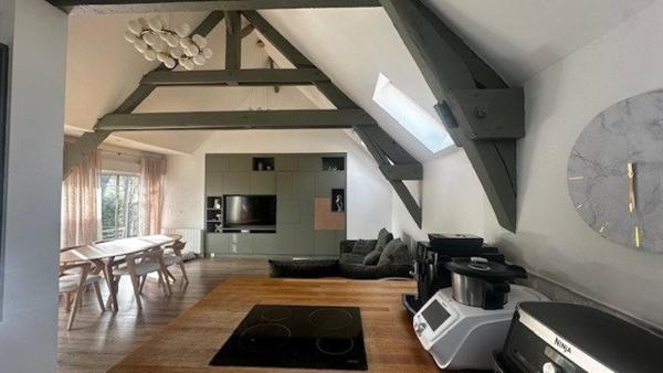 Découvrez cette charmante maison de plain pied, allian matériaux raffinés et confort absolu