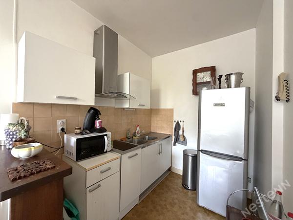 AGEN CENTRE VILLLE - Immeuble de 180 m² à vendre comprenant 6 appartements, une cave, une cour extérieur et des combles aménageables.