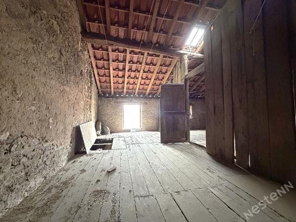AGEN CENTRE VILLLE - Immeuble de 180 m² à vendre comprenant 6 appartements, une cave, une cour extérieur et des combles aménageables.
