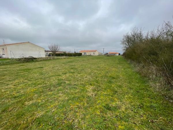 Arces Terrain constructible de 1445 m² Arces (17120)