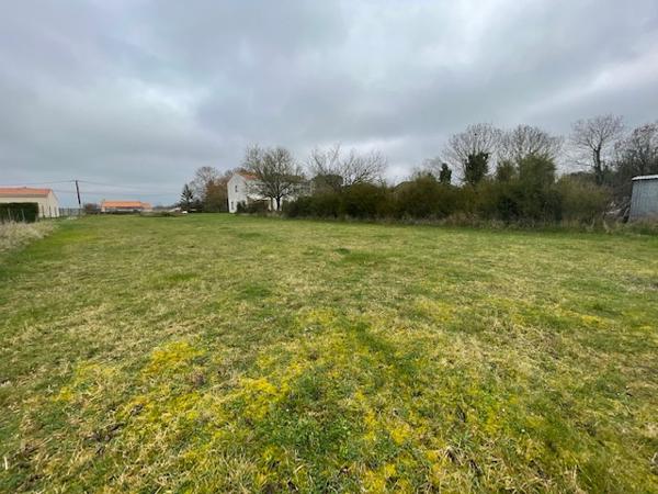 Arces Terrain constructible de 1445 m² Arces (17120)