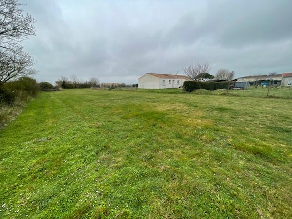 Arces Terrain constructible de 1445 m² Arces (17120)