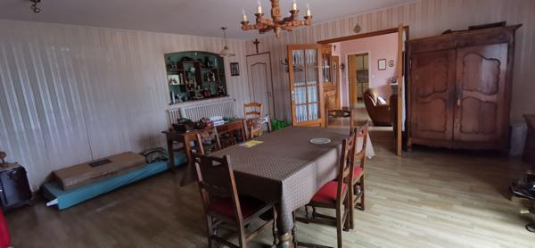 maison en pierres avec dépendances sur terrain 1200m2