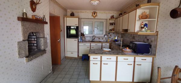 maison en pierres avec dépendances sur terrain 1200m2