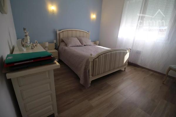 A vendre une maison de 134 m² habitables avec un logement indépendant. Entièrement rénovée entre 2018 et 2022.