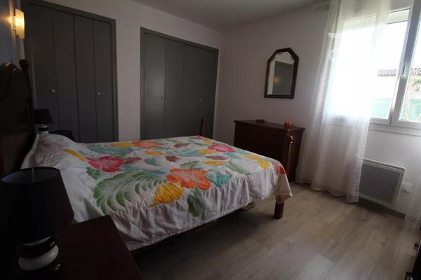 A vendre une maison de 134 m² habitables avec un logement indépendant. Entièrement rénovée entre 2018 et 2022.