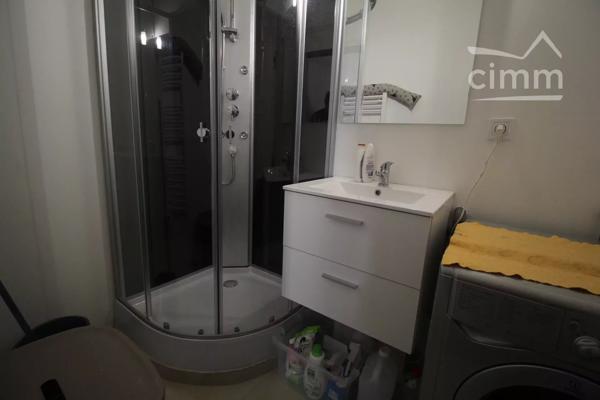 A vendre une maison de 134 m² habitables avec un logement indépendant. Entièrement rénovée entre 2018 et 2022.