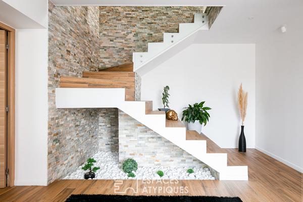 Contemporaine avec vue, piscine et parc boisé