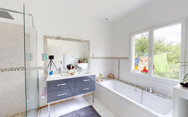 Maison à vendre    6 pièces • 228,45 m2 Trévoux