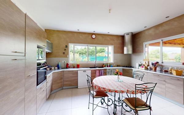 Maison à vendre    6 pièces • 228,45 m2 Trévoux