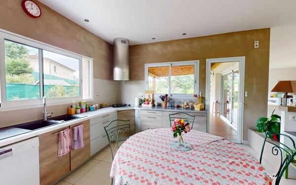 Maison à vendre    6 pièces • 228,45 m2 Trévoux