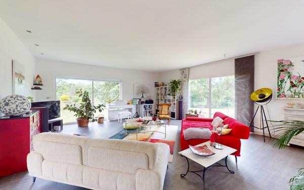 Maison à vendre    6 pièces • 228,45 m2 Trévoux