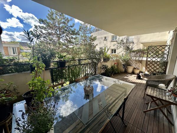 Appartement
         4 pièces
        - 99 m² Bien prestige 890 000 € *
