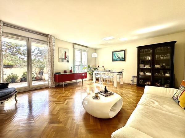 Appartement
         4 pièces
        - 99 m² Bien prestige 890 000 € *