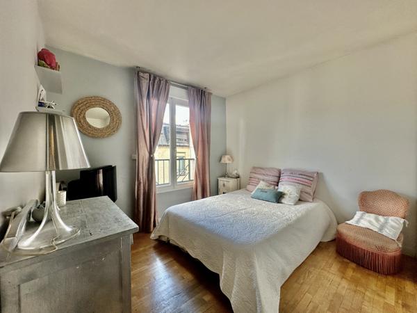 Appartement
         4 pièces
        - 99 m² Bien prestige 890 000 € *